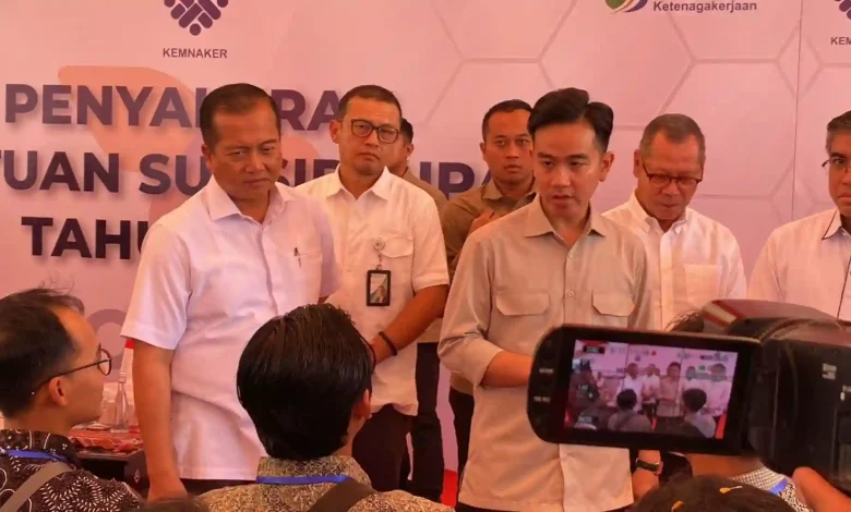 Wakil Presiden Gibran Diskusi dengan Penerima BSU di Mataram
