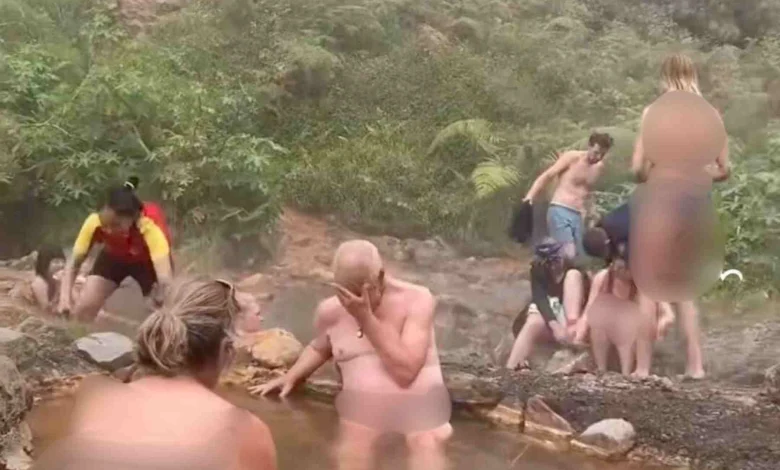 Pendaki Mancanegara Turis Asing Pakai Bikini di Rinjani