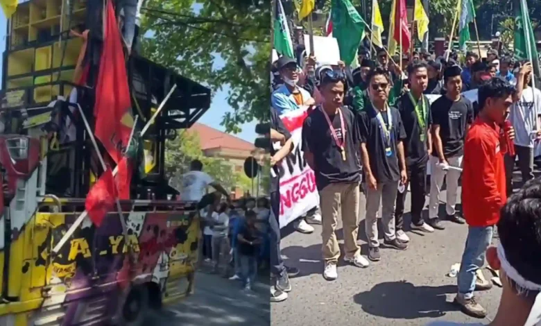 Aksi Demonstrasi di Depan Kantor DPRD Lombok Timur