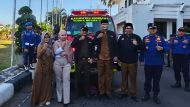 Bupati Jarot Serahkan Tiga Armada Baru untuk Damkar Sumbawa