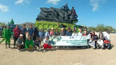 Kegiatan Clean Up DLHK NTB Jelang MotoGP Mandalika 2025