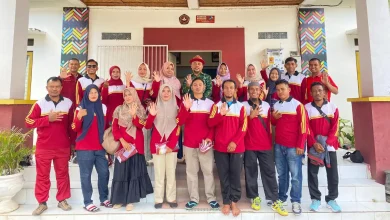 Ketua STKIP Taman Siswa Bima bersama Mahasiswa Program RPL