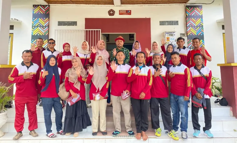 Ketua STKIP Taman Siswa Bima bersama Mahasiswa Program RPL