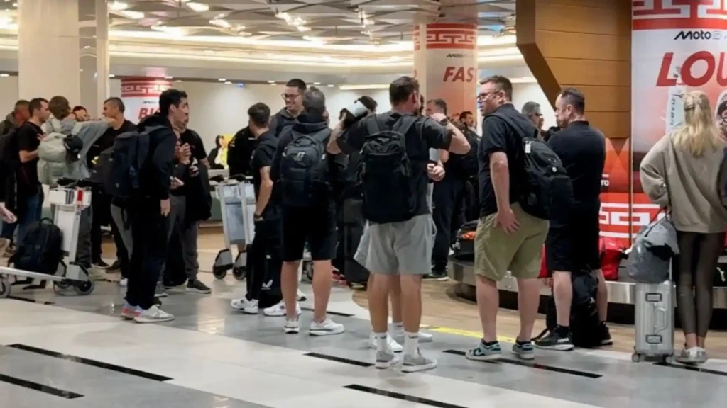Pembalap dan Tim MotoGP Tiba di Bandara Lombok