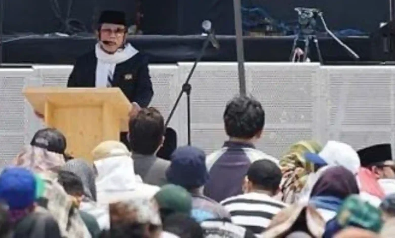 Rhoma Irama Jadi Imam dan Khatib Salat Jumat di Pestapora 2025