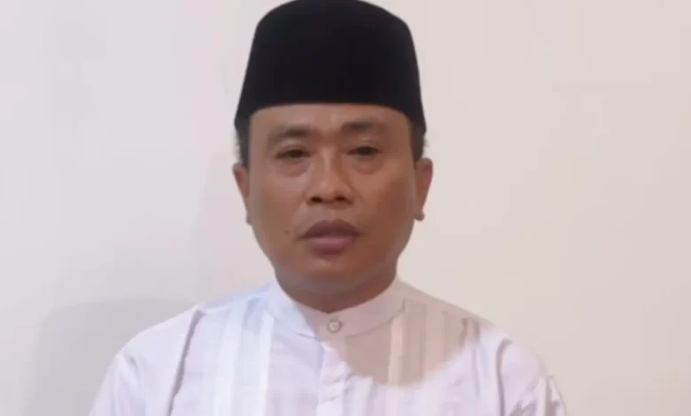 Kakanwil Kemenag NTB Zamroni Aziz Viral Lempar Tiang Mikrofon