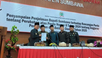 Penyerahan dokumen Raperda Perubahan APBD Kabupaten Sumbawa 2025