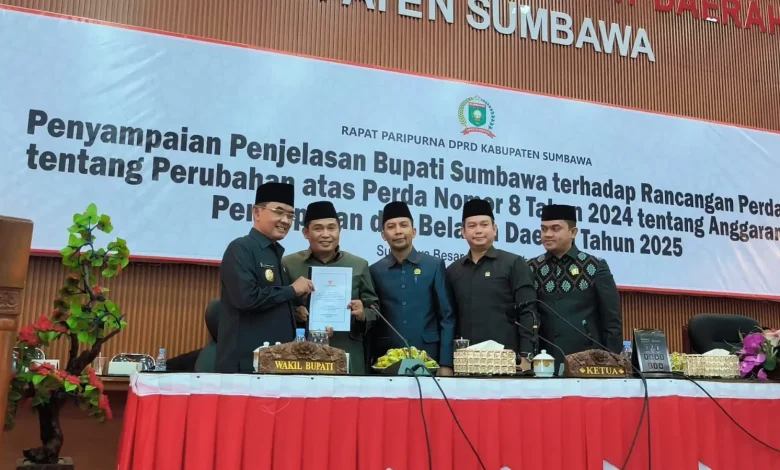 Penyerahan dokumen Raperda Perubahan APBD Kabupaten Sumbawa 2025