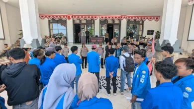 Ratusan mahasiswa dan warga tolak pembangunan SMA Unggulan Garuda di Kebun Raya Lemor Lombok Timur