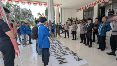 Demo Mahasiswa di DPRD Lombok Timur