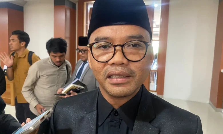 Wakil Ketua I DPRD Provinsi NTB Lalu Wirajaya Soroti Pelantikan Irnadi Kusuma sebagai Kepala DPMPTSP NTB
