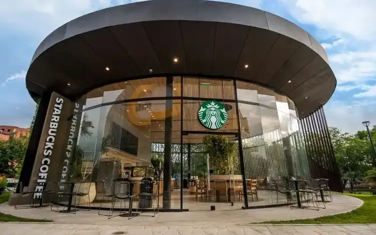 PHK Massal Starbucks dan Penutupan Gerai di Amerika Utara