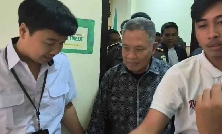 Mantan Bupati Lombok Barat Zaini Arony Dituntut 10,5 Tahun Penjara Kasus LCC