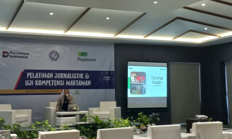 Kepala Departemen Business Support PT Pegadaian Kanwil VII Denpasar I Made Suasmarajaya