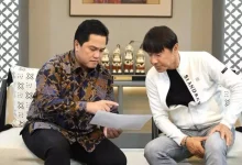 Menpora, Erick Thohir bersama mantan pelatih Timnas Indonesia, Shin Tae-yong.