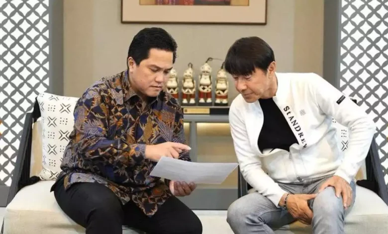 Menpora, Erick Thohir bersama mantan pelatih Timnas Indonesia, Shin Tae-yong.