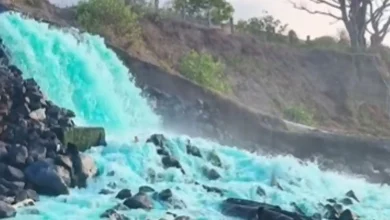 Air Terjun Biru di Pantai Tampes Lombok Utara