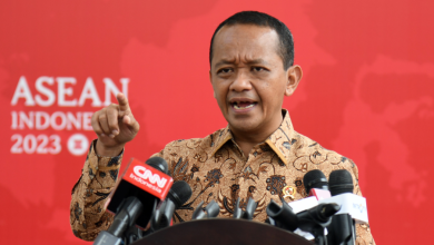 Menteri Energi dan Sumber Daya Mineral, Bahlil Lahadalia sebagai menteri dengan kinerja terburuk.