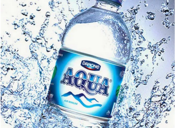 Ilustrasi Air Mineral Aqua.