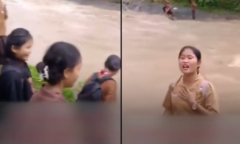 Kolase foto menampilkan pelajar Nias Selatan menyeberangi sungai deras saat hujan menuju sekolah.
