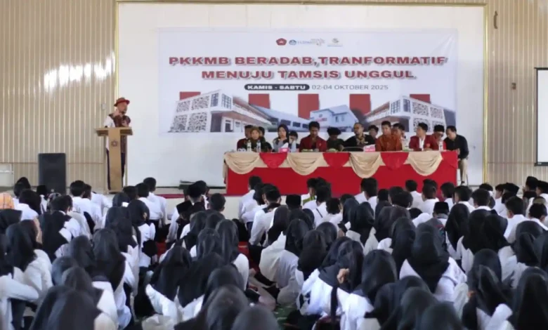 Ketua STKIP Taman Siswa Bima PKKMB Beradab 2025