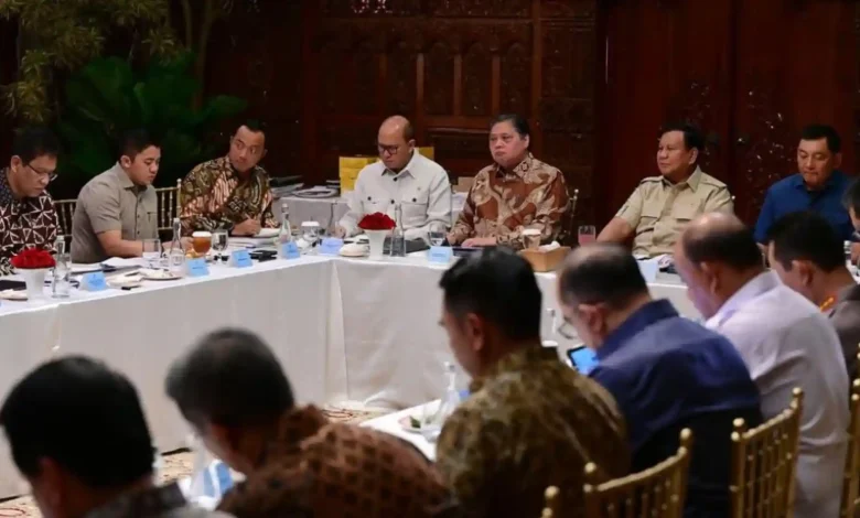 Prabowo Panggil Menteri Bahas MBG hingga Ponpes Ambruk