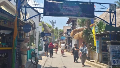 Wisatawan di Gili Trawangan Tramena
