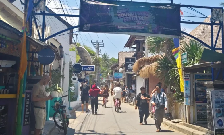 Wisatawan di Gili Trawangan Tramena