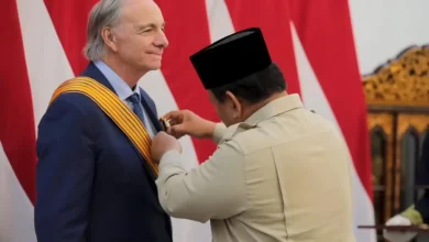 Prabowo Anugerahi Bintang Tanda Jasa Utama kepada Konglomerat AS Ray Dalio