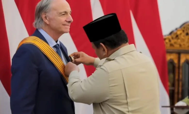 Prabowo Anugerahi Bintang Tanda Jasa Utama kepada Konglomerat AS Ray Dalio