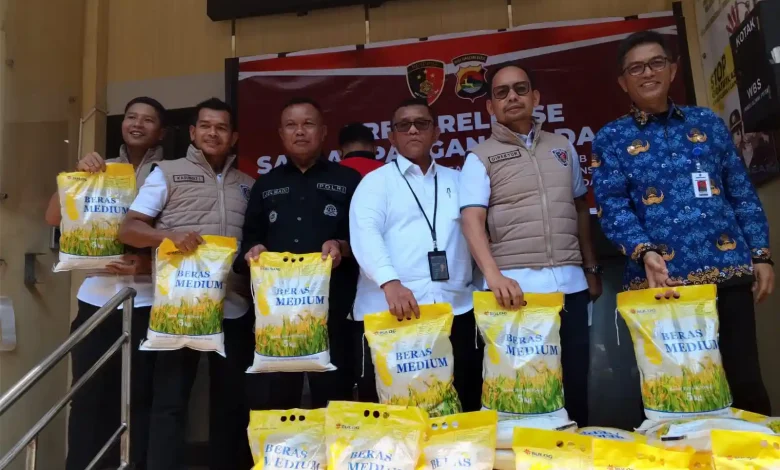 Polda NTB Serahkan Oknum ASN Pengoplos Beras ke Jaksa