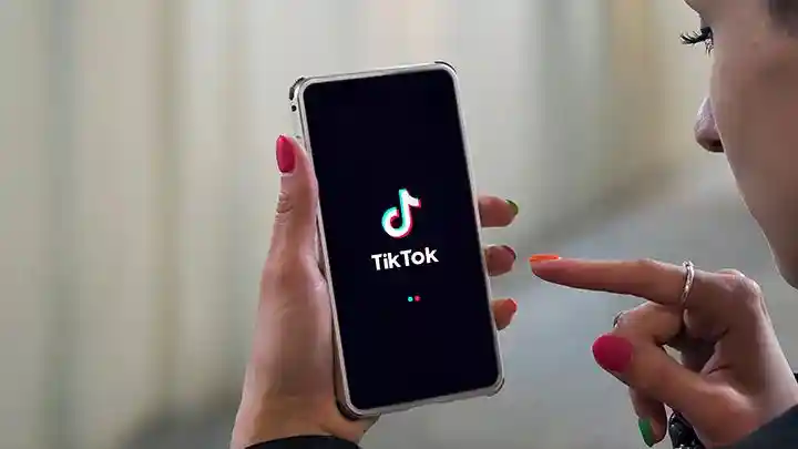 Komdigi Bekukan Izin TikTok di Indonesia