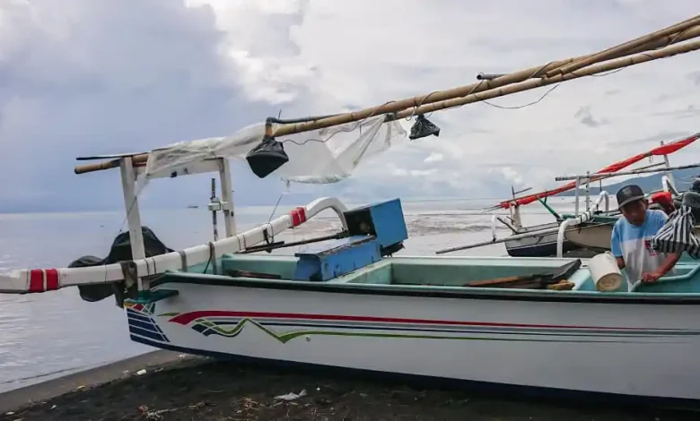 Nelayan di Lombok Timur Tercekik Beli BBM Subsidi