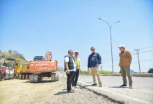 Gubernur NTB Lalu Muhamad Iqbal saat mengecek ruas jalan Simpang Tano di Pulau Sumbawa