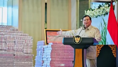 Presiden Prabowo menyaksikan penyerahan uang sitaan dugaan korupsi CPO Rp13 triliun