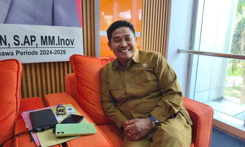 Ketua DPRD Kabupaten Sumbawa Nanang Nasiruddin Bimtek