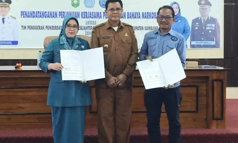 Penandatanganan Kerja Sama BNN dengan PKK Kabupaten Sumbawa