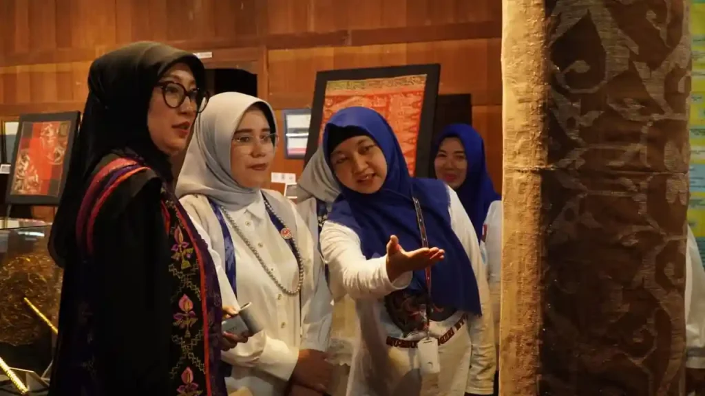 Pameran Keliling Wastra Krea Alang Museum Negeri NTB