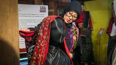 Ketua Dekranasda Kunjungi Pameran Wastra Museum NTB