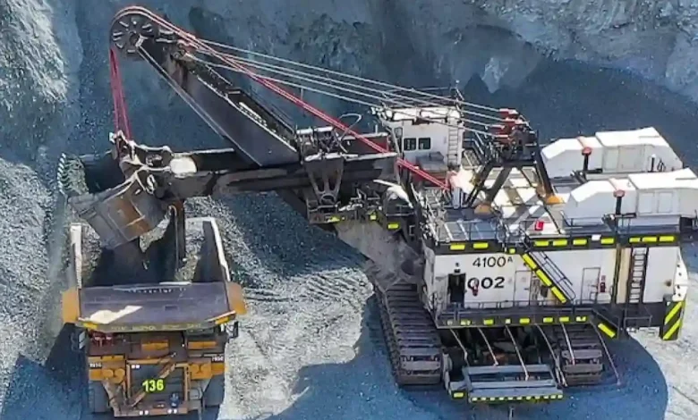 Aktivitas pertambangan di Amman Mineral