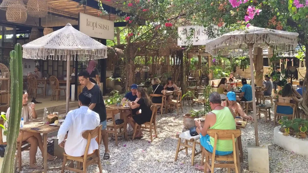wisatawan di gili air yang masuk kawasan gili matra