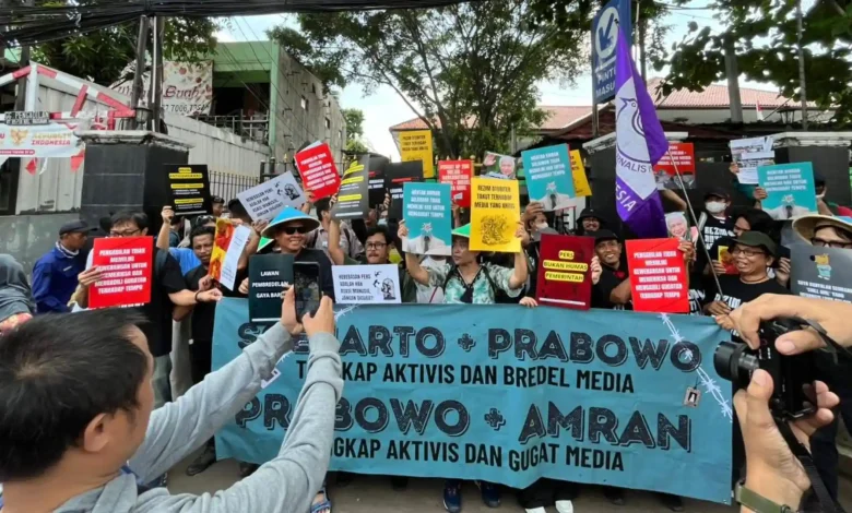 Aksi AJI Dukung Tempo Lawan Gugatan Rp200 Miliar Mentan Amran