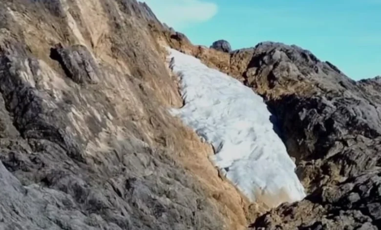 Kondisi salju abadi di Puncak Cartenz, Pegunungan Jayawijaya, Papua Tengah, diprediksi akan lenyap pada 2026.