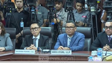 Nafa Urbach, Eko Patrio, Uya Kuya, dan Ahmad Sahroni duduk disidang MKD DPR, Senayan, Jakarta, Rabu, 5 Oktober 2025.