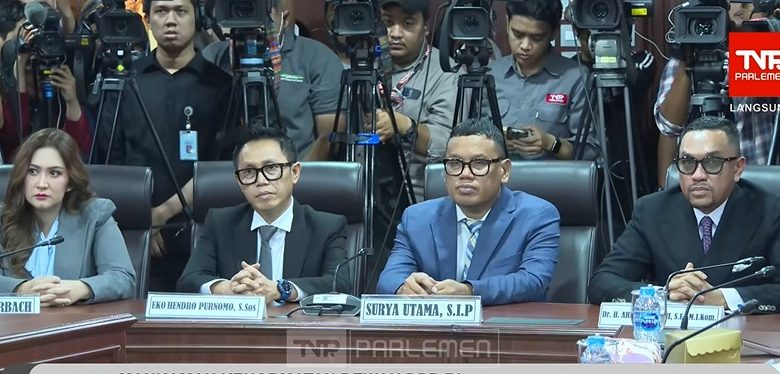 Nafa Urbach, Eko Patrio, Uya Kuya, dan Ahmad Sahroni duduk disidang MKD DPR, Senayan, Jakarta, Rabu, 5 Oktober 2025.