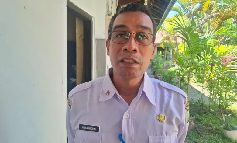 Kepala Diskominfotiksandi Kabupaten Sumbawa Hasanuddin Program Kampung Internet