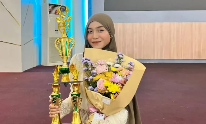 Mahasiswi FISIP Unair Asal NTB Raih Juara 1 Ecompt International English Competition 2025