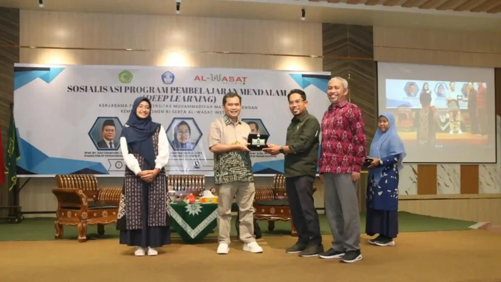 Sosialisasi Pembelajaran Mendalam Bagi Guru SMA Sederajat di Mataram