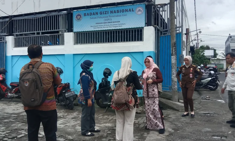 Tim Monev Perizinan Temukan Dapur MBG di Mataram Dipenuhi Lalat dan Bau Busuk