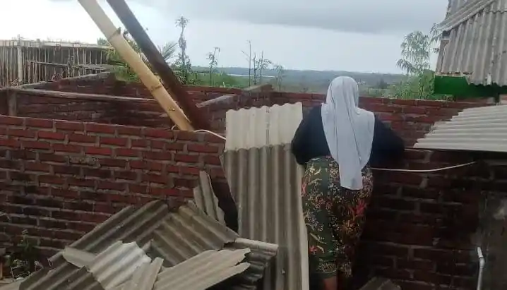 Sejumlah Rumah Rusak di Jerowaru Diterjang Angin Puting Beliung